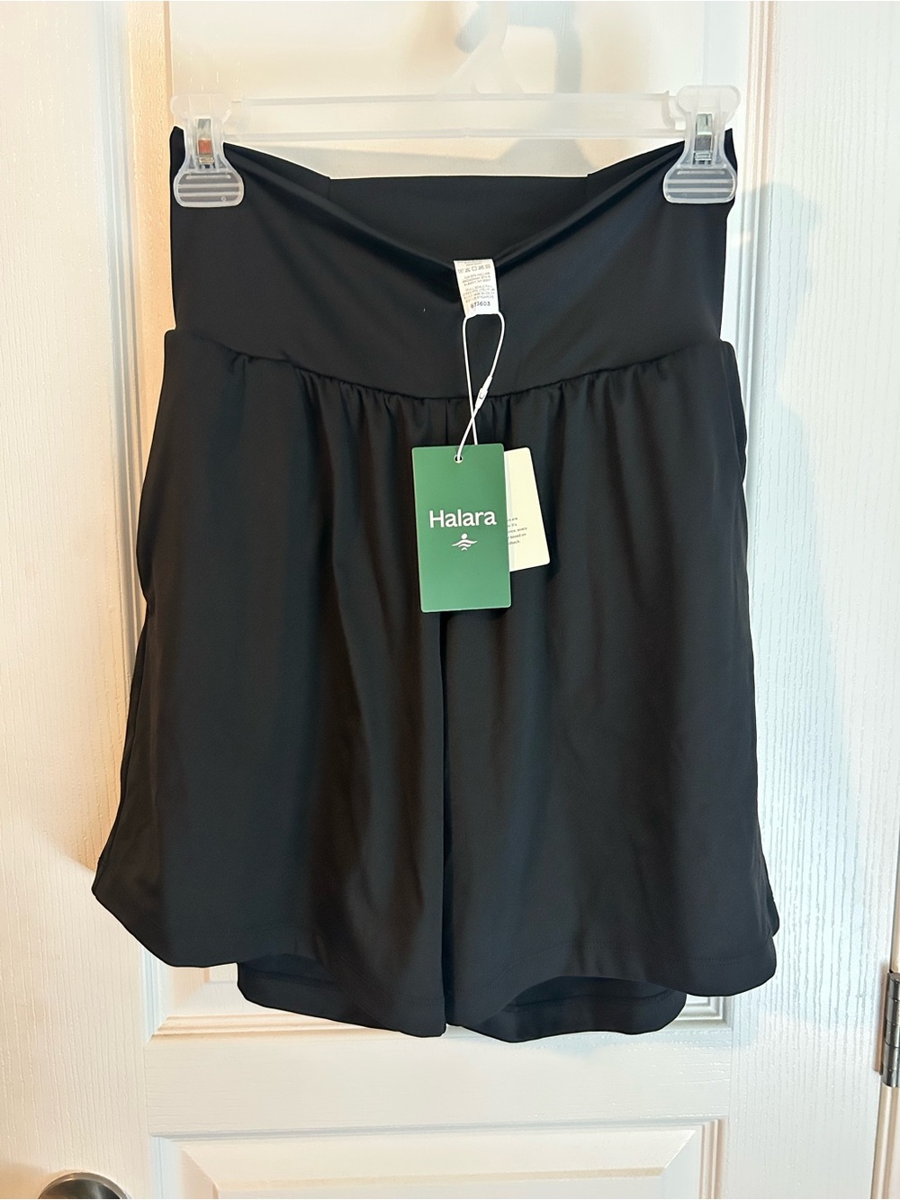 HALARA Black High-Waist Flow Shorts